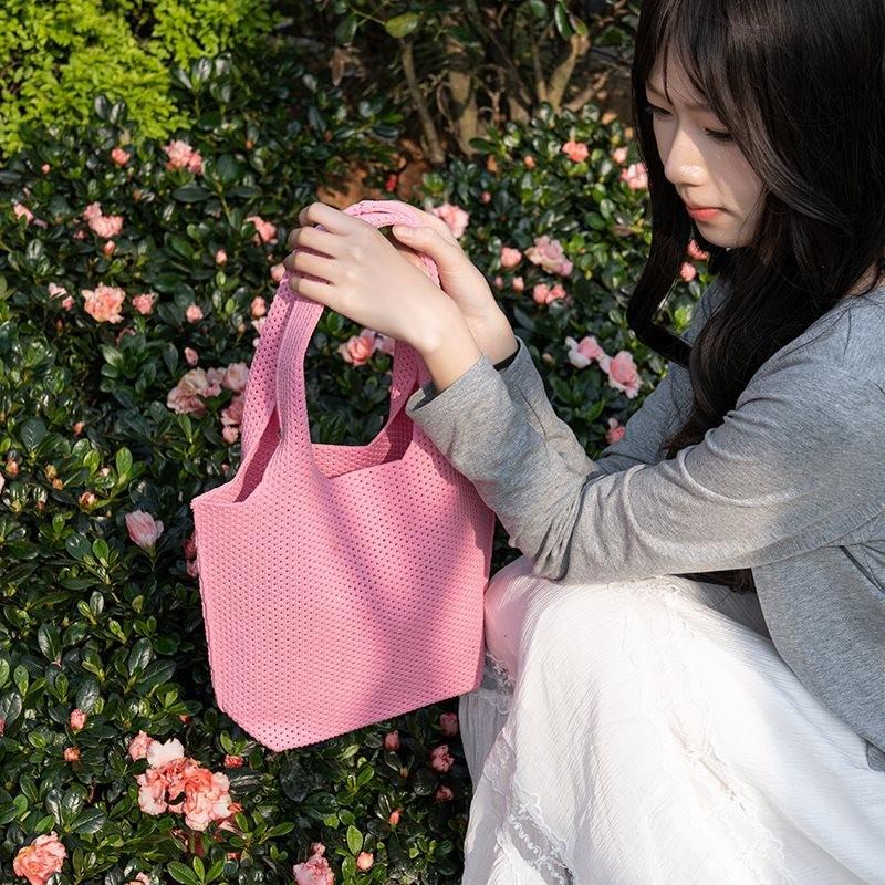 Modern And Versatile Bucket Style Knit Handbag With Hollow Pattern In Trendy Colors For Any Outfit