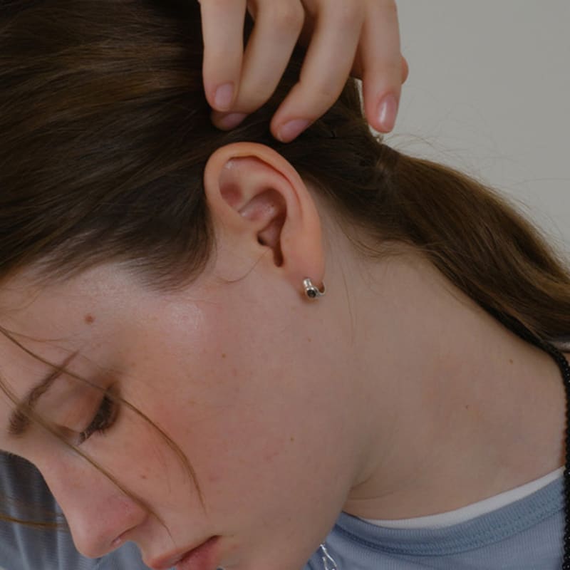 Reve Petit Stone Earrings -Black