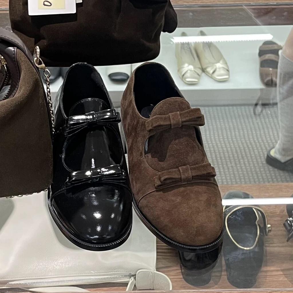 NEUE Marke Damen Plateau Schleife Slipper Designer Wildlederschuhe Casual Sneaker Mittelhohe Absätze 2025 Trend Eckige Zehen Leder Winter Zapatos