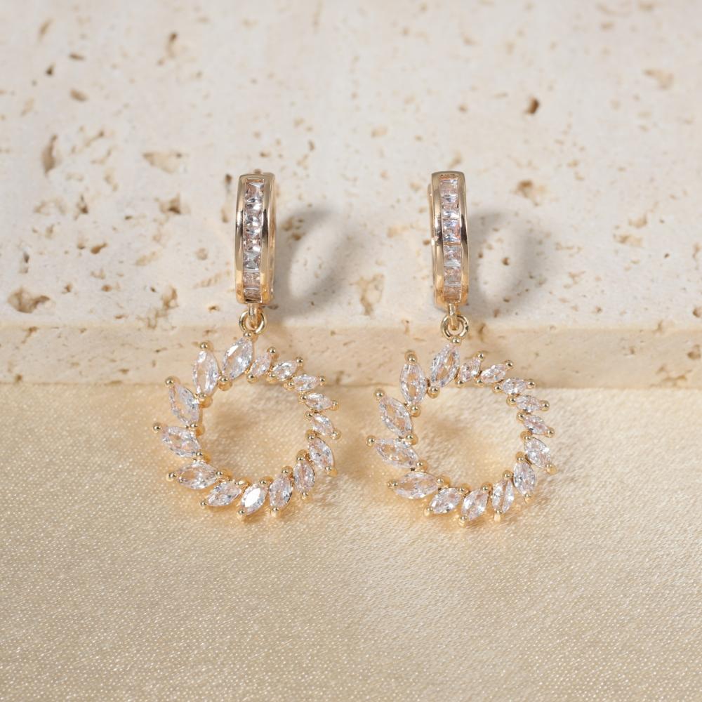 Dainty Pink Zirconia Flower Heart Drop Earrings, Golden Huggie Hoops белый