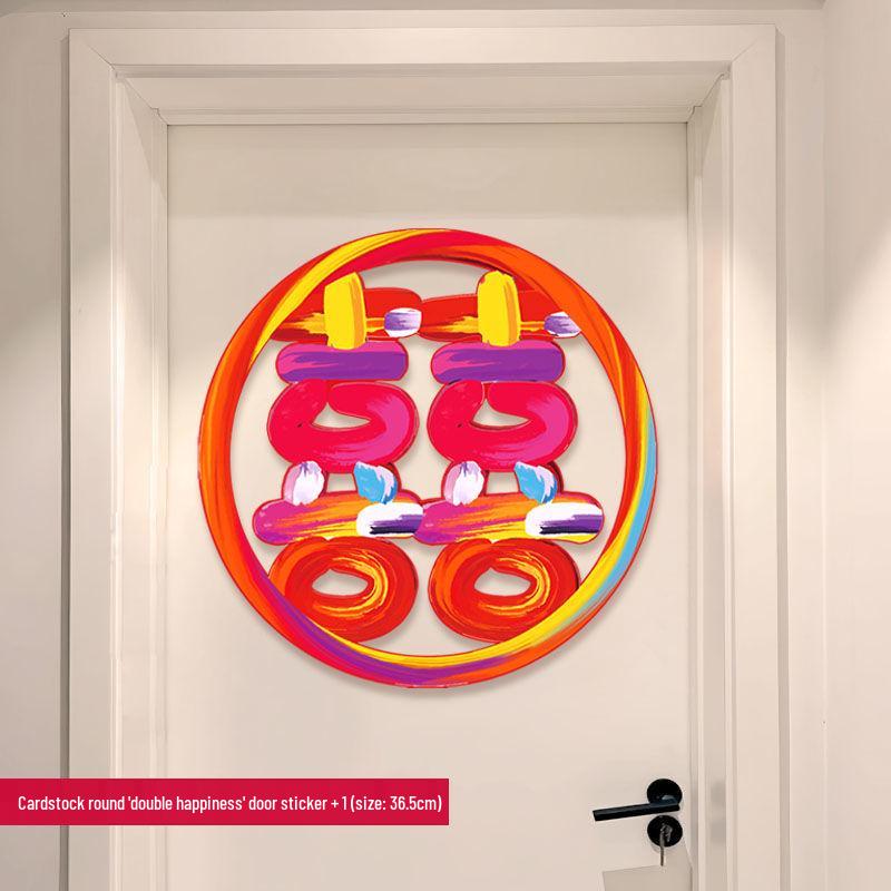 

Декор номера для новобрачных: Разноцветные дофаминовые полоски, украшения «Двойное счастье» и реквизит для свадебных фотографий