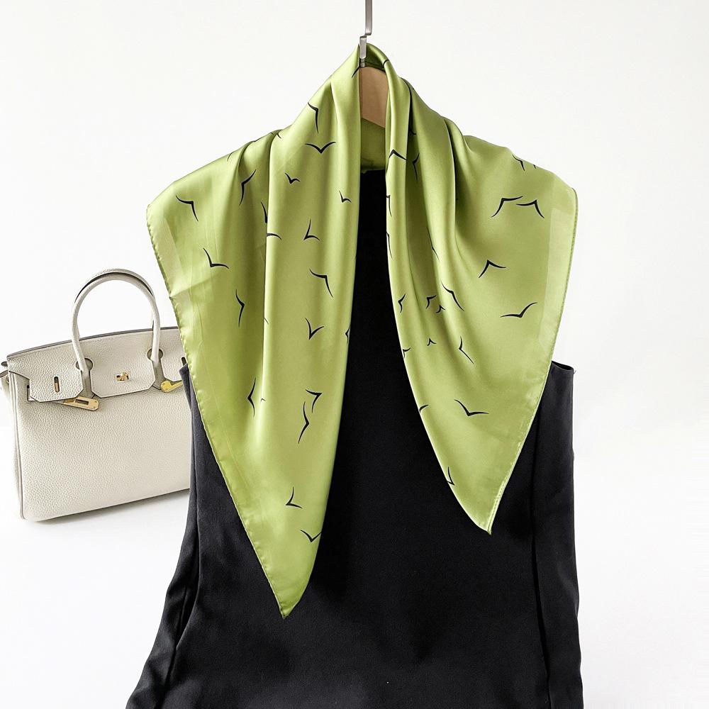 

Весенний новый маленький квадратный шарф женский 70 см напечатанный шарф простой и свежий маленький шарф атласный шарф 70*70cm белый