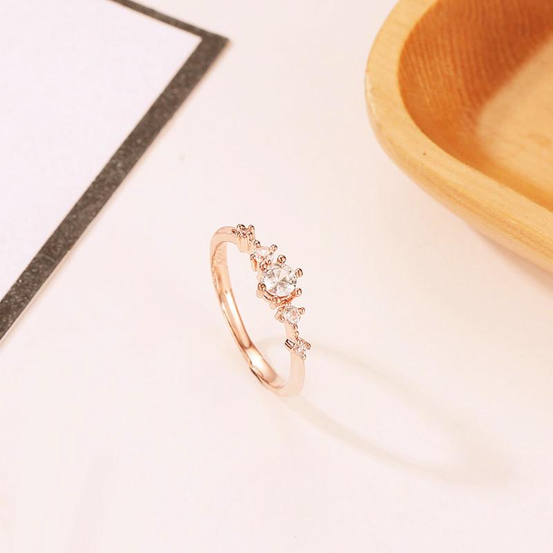 D048 Stylish Diamond-Inlaid Metal Ring - Small Fresh Copper Design for Women