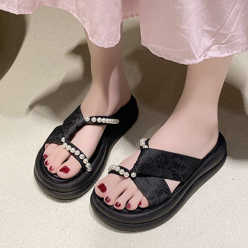 Plattformtofflor dam sommar 2025 nya nya kinesiska utsökta strand sandaler vackra gravida kvinnor mångsidiga enords tofflor