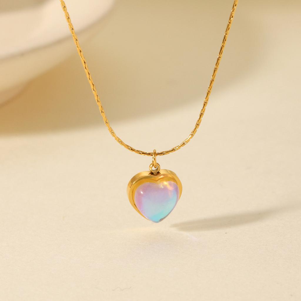 Fashion Gold Heart Pendant Necklace with Natural Moonstone for Women Trendy Collarbone Chain