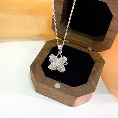 Smart Flower Necklace for Women's Light Luxury and Sweet Clavicle Chain New Rotatable Neckpiece