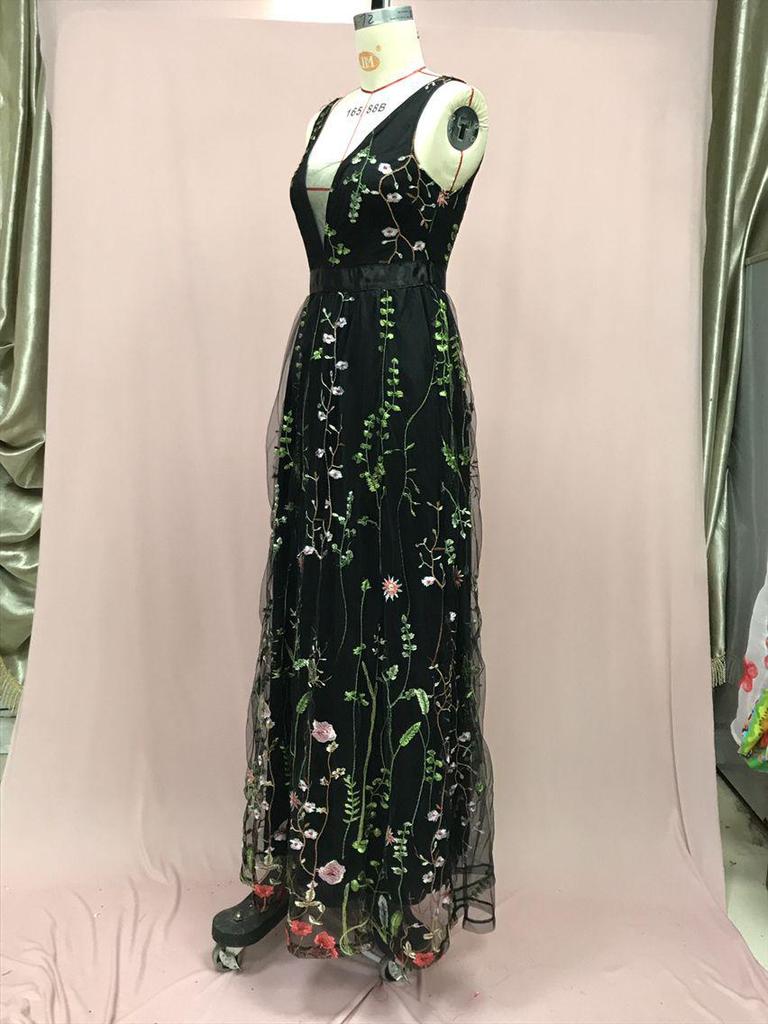 Sexy Deep V Sleeveless Embroidered Ball Gown with Slim Backless Design