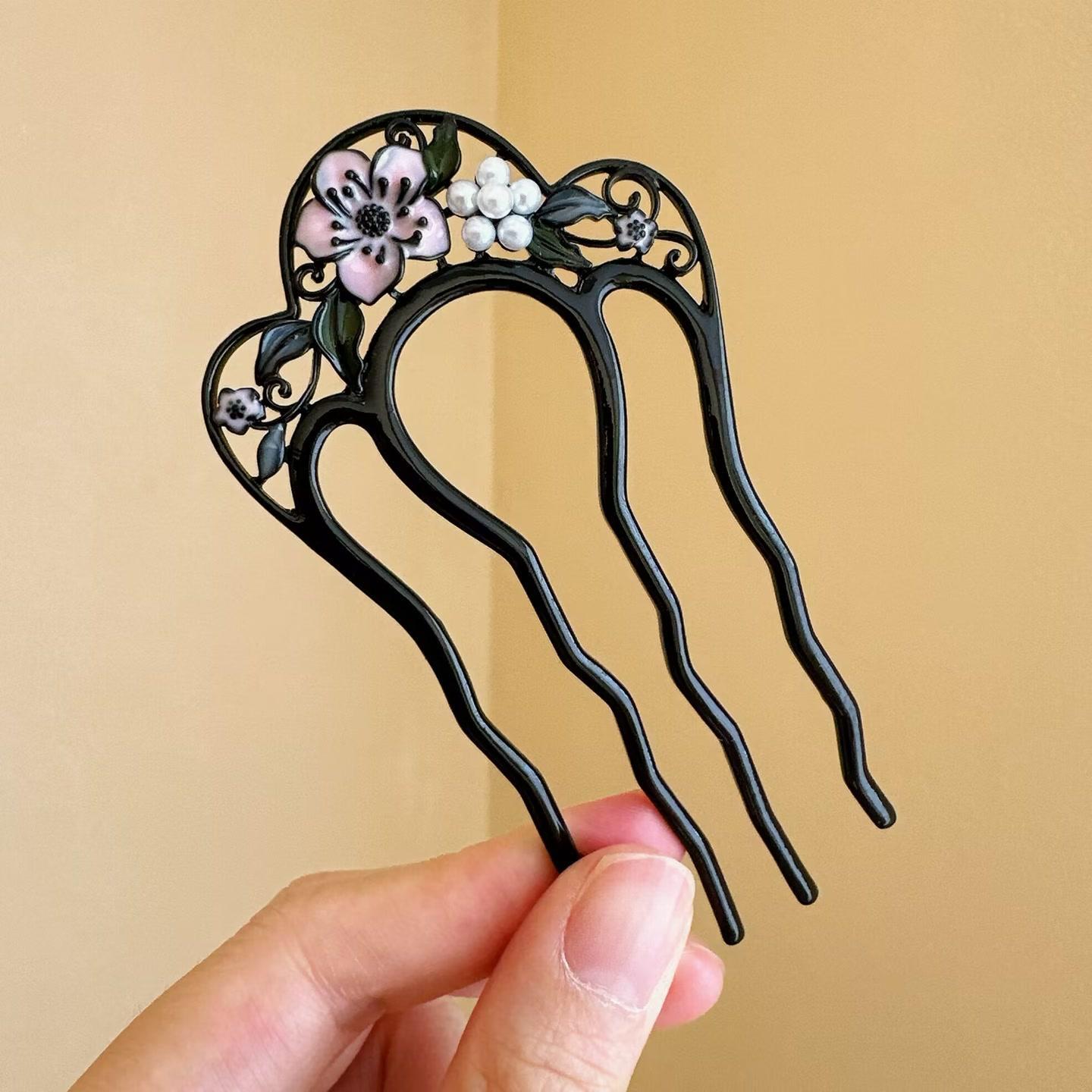 Chic U-Shaped Four-Pronged Hairpin for Versatile Updos