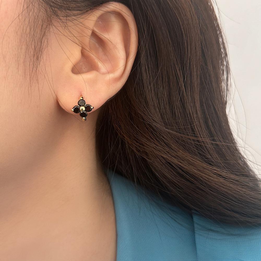 Elegant Four-leaf Clover Earrings Trendy and Simple Women's Earrings