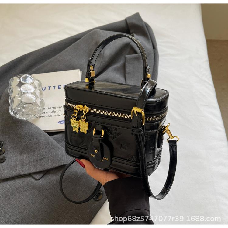 2025 new small bag women's fashion niche design portable small square bag retro texture shoulder messenger box bag