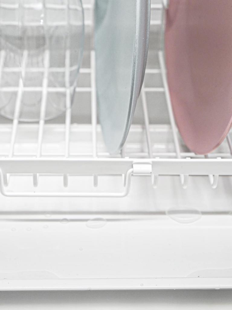 Wahei Freiz Dish Drainer, White, Suction Cup Type, Wall-Mounted Storage Dish Rack, Float RG-0477