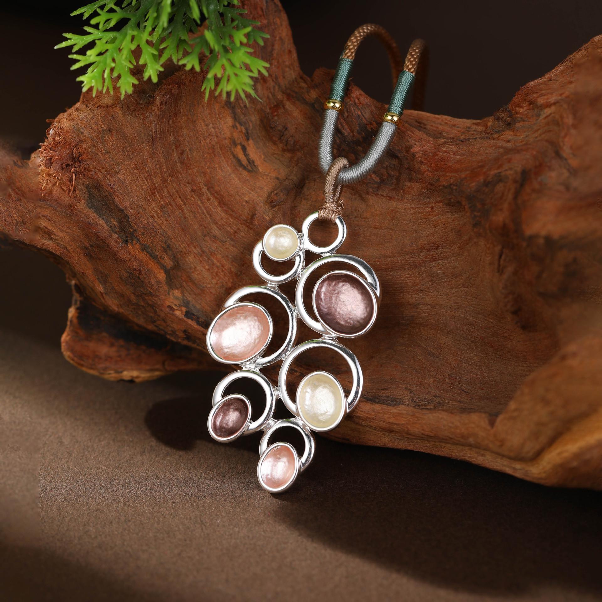 

Новое цветное масло, полая круглая форма цветка, плетеная веревка, длинная подвеска, женское ретро универсальное длинное ожерелье