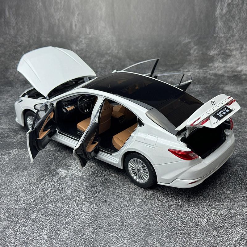 YVAZ6 1/18 TOYOTA Camry Alloy Car Model Diecast Metal Vehicles Car Model Miniature Scale High Simulation Collection Childrens Toy Gift