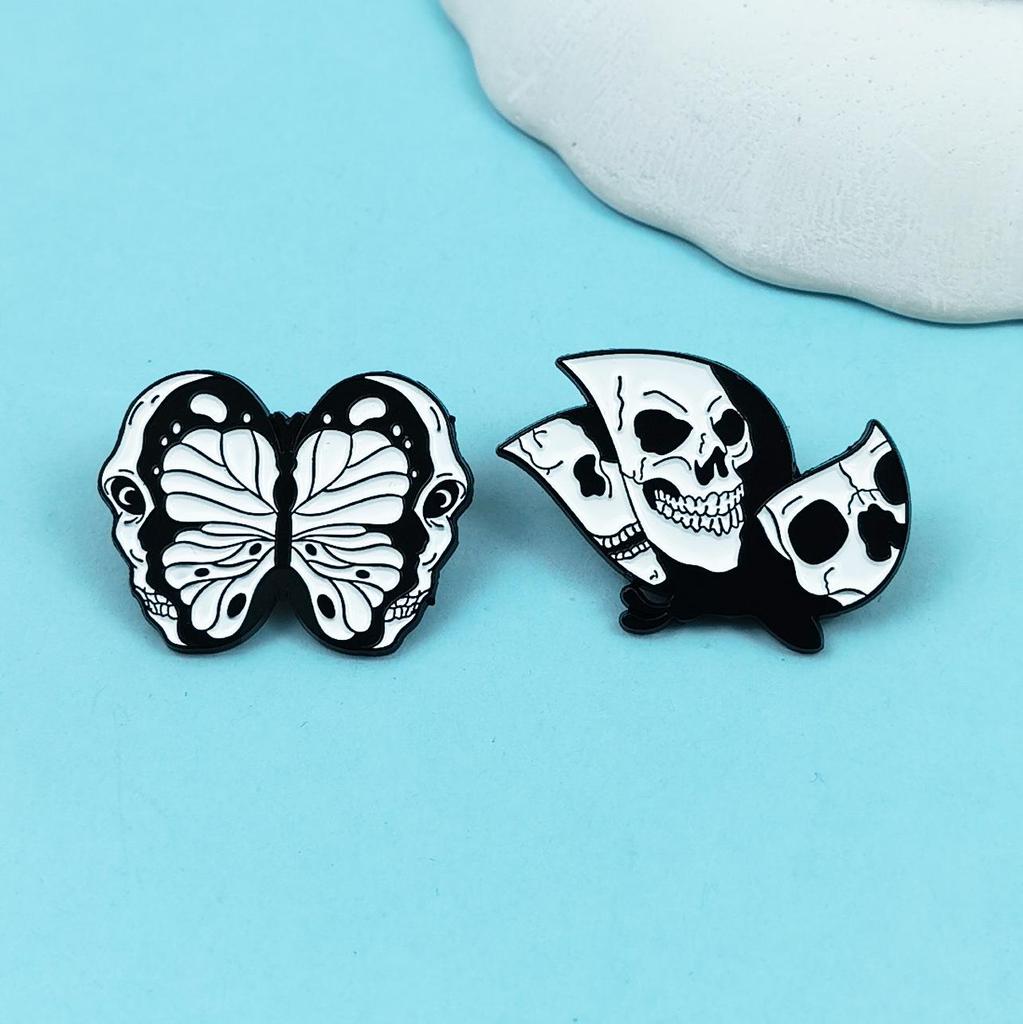 Punk Skull Brooch: Creative Halloween Costume Pin, Versatile Metal Badge