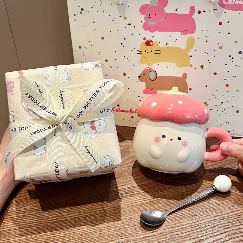 Girly Heart Birthday Gift Cute Strawberry Mark Water Cup Couple Ceramic Cup with Lid Spoon Office Coffee Cup