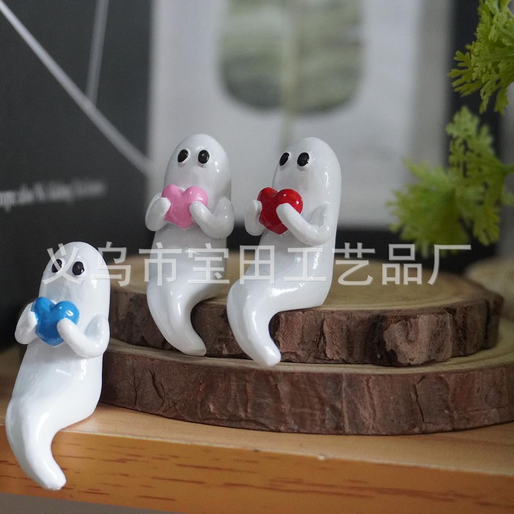 The new cute and loving little ghost set is suitable for holiday atmosphere decoration and home desktop decoration