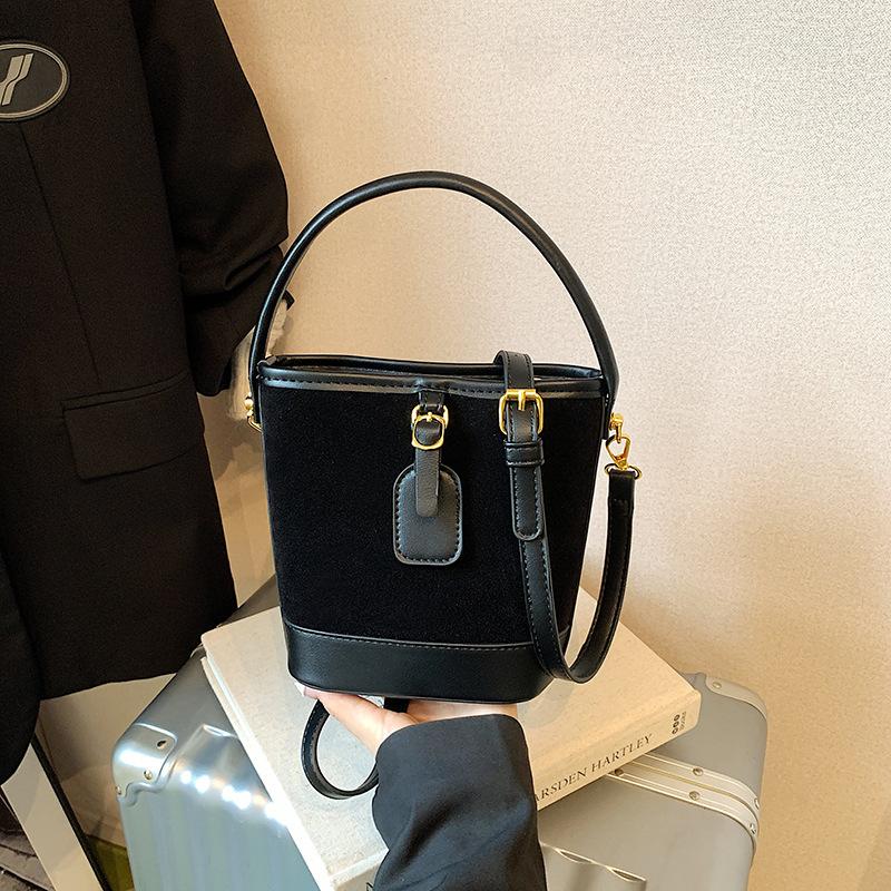 This year's popular small bag women's autumn and winter 2025 new retro shoulder messenger bag casual portable bucket bag