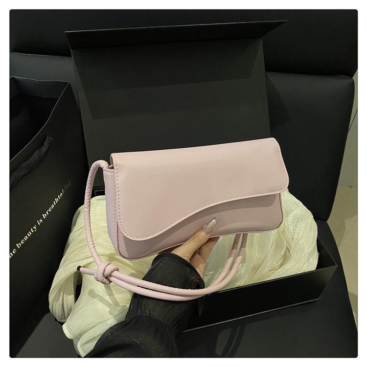 Sac à rabat bandoulière polyvalent pour femmes, nouveau style: Sac à main carré compact et élégant pour le travail et les déplacements