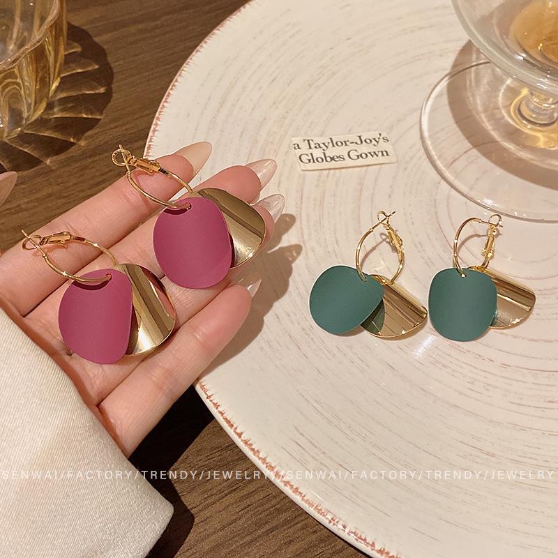 Contrasting color geometric sequined earrings women's retro Hong Kong style temperament high-end earrings Korean fashion personalized earrings