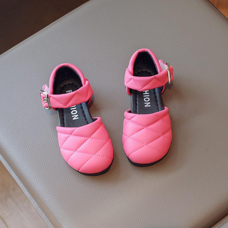 

Сандалии для девочек Baotou, летние, новые, стильные, туфли для маленькой ароматной принцессы, сандалии для маленьких девочек, полые, хлебные, полусандалии, сценическая обувь 34 розовый