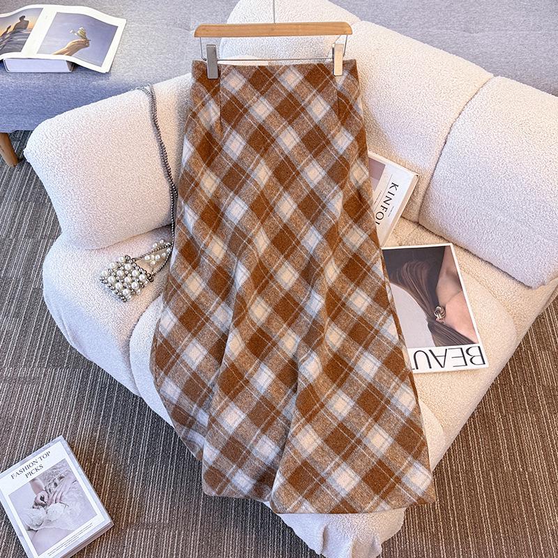 Plus Size Retro Red Plaid Woolen High Waist Slimming Mid-Length Skirt for Autumn/Winter.