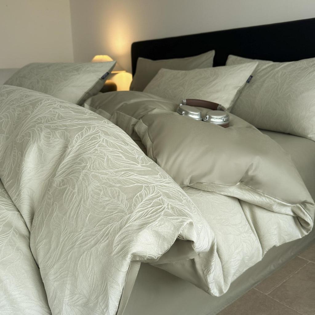 Premium 4-Piece All-Cotton Jacquard Bedding Set – Year-Round Luxurious Retro Duvet Cover with Skin-Friendly Fabric.