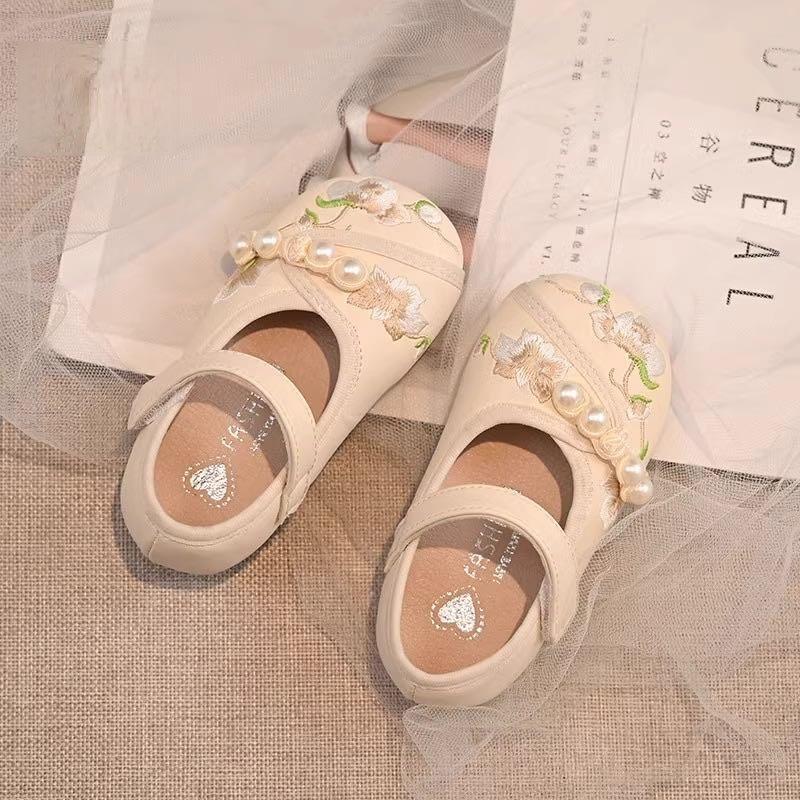 New Spring and Autumn Girls' Trendy Chinese Style Embroidered Soft-soled Leather Shoes