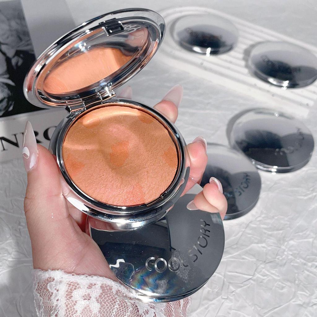 Galaxy Glow Highlighter: Single Shade Shimmer Cream for a Radiant, Long-Lasting Sparkle