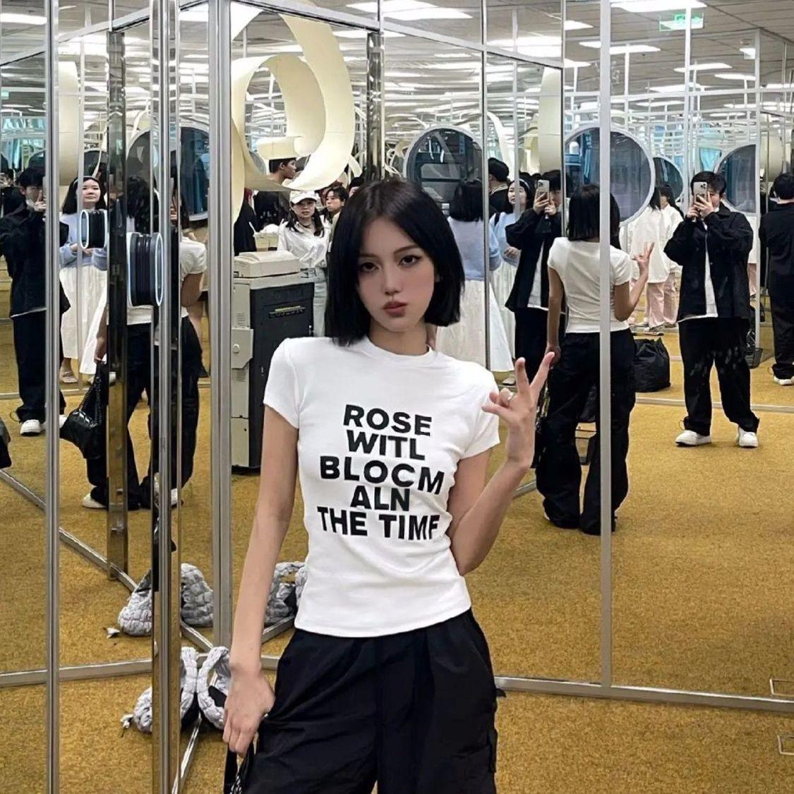 

Women s Slim Fit Retro Shoulder Letter T-Shirt - White, Short Sleeve, Niche Design XL Яскраво-рожевий/чорний