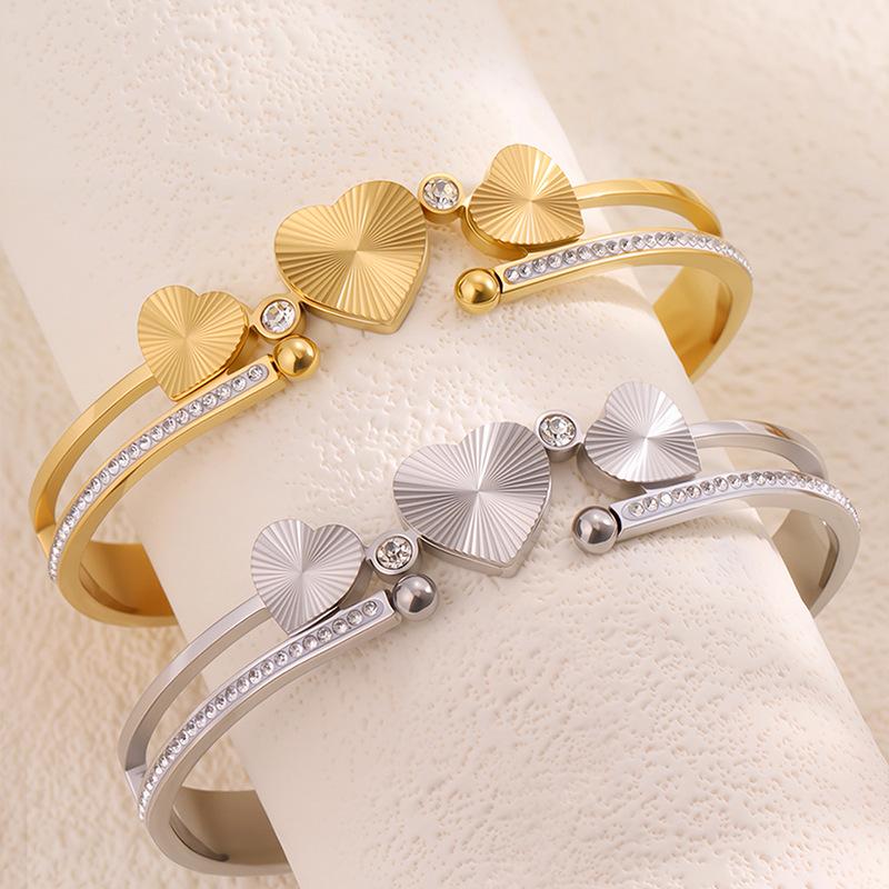 Women's High-end Fashion Love Gold Titanium Steel Peach Heart Couple Bracelet