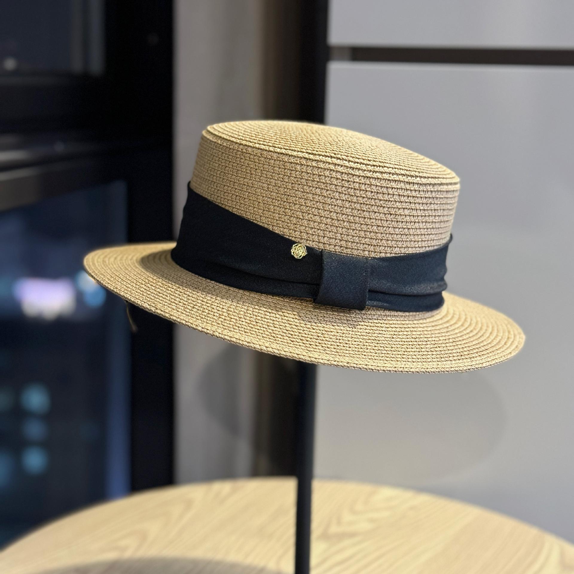 

French-style Flat-top Straw Belt Hat for Men and Women, Summer Flat-brimmed Straw Ceremonial Hat for Outings, Vacations, Seaside Sunshade and. adjustable темного кольору хакі