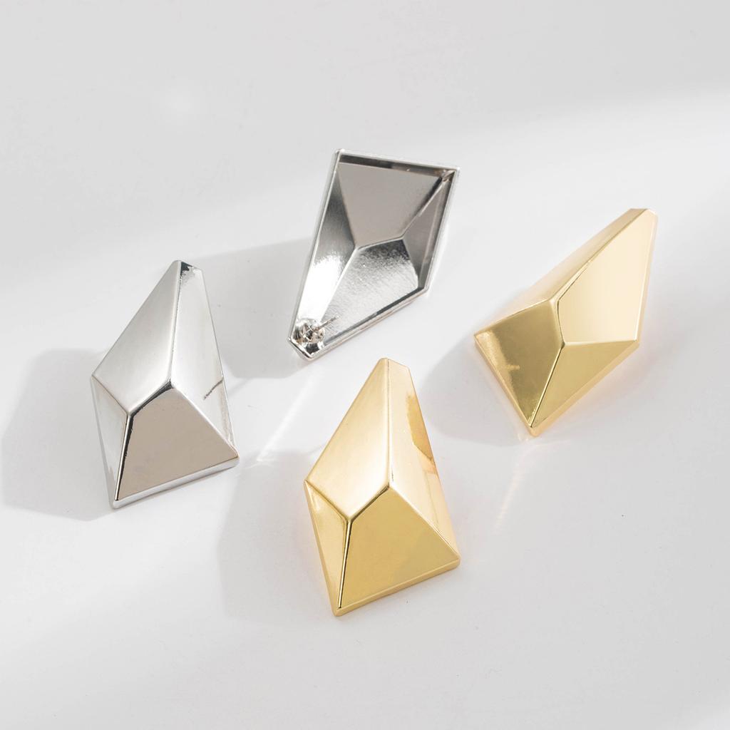 Boucles d'oreilles géométriques 3D irrégulières style européen américain pour femmes Mode Élégantes Quotidiennes Polyvalentes Clous d'oreilles pour femmes