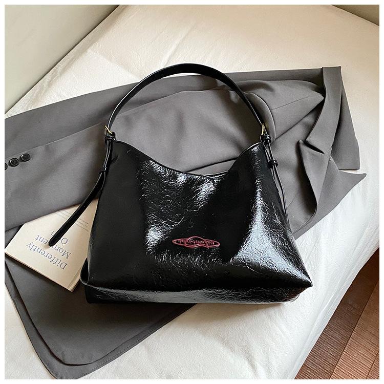 Large Capacity Tote Bag Women's Autumn New Retro Handbag Casual Commuter Shoulder Armpit Bag