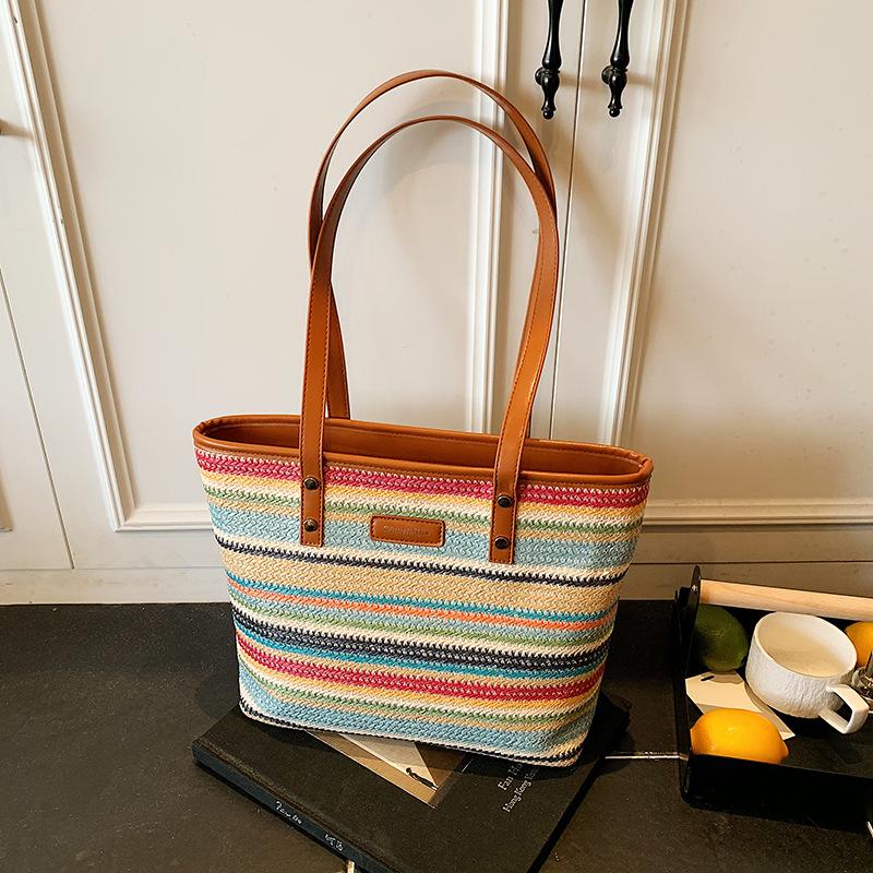 

Соломенная пляжная сумка большой вместимости, модная и универсальная, трендовая простая и высококлассная нишевая сумка-тоут на одно плечо/подмышку