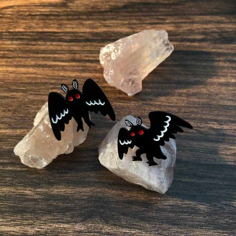 Mothman Emaille-Pins Benutzerdefiniert Rotes Auge Unsichtbare Kreatur Tier Broschen Anstecknadeln Punk Gothic Schmuck Geschenk für Freunde