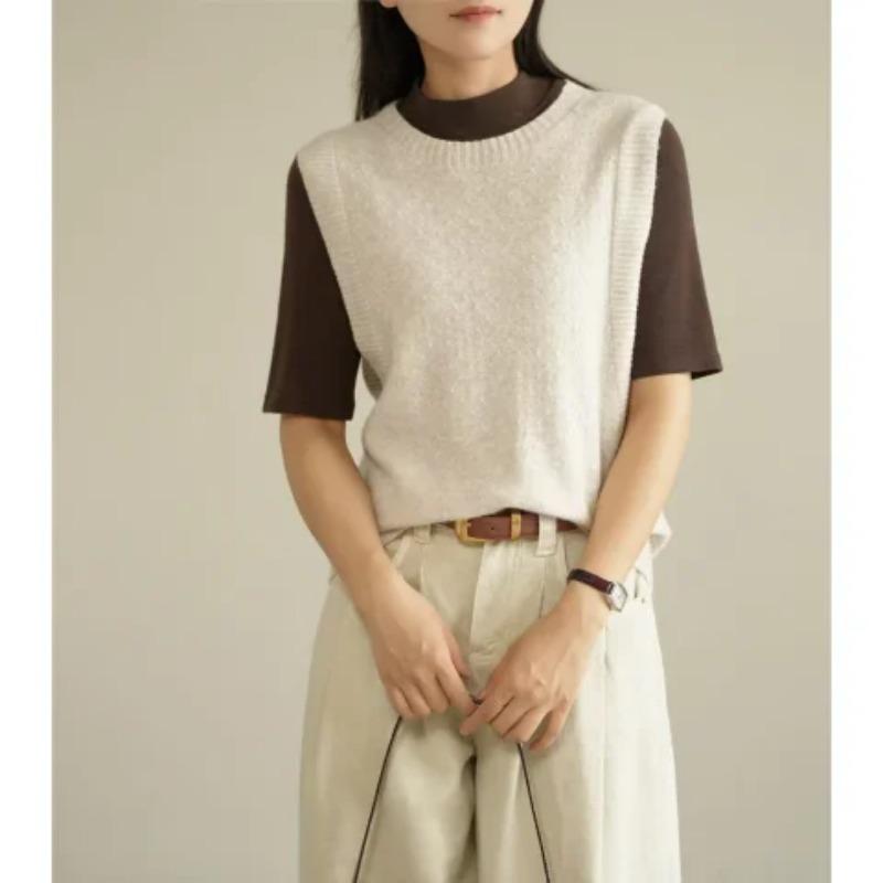 Layering A Vest for Women, Wearing A Loose Sleeveless Round-neck Sweater Over A Waistcoat and A Knitted Waistcoat Inside