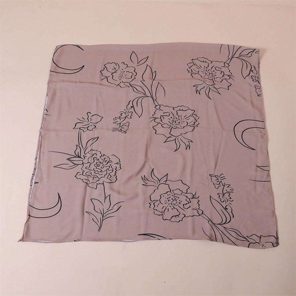 

Polyester Fashion Ladies Headscarf With Large Floral Pattern For Autumn Style