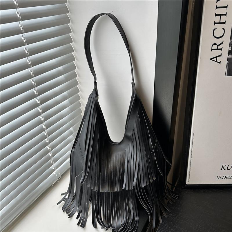 Personalized shoulder bag women's summer new women's large-capacity tassel fashion trend portable underarm bag