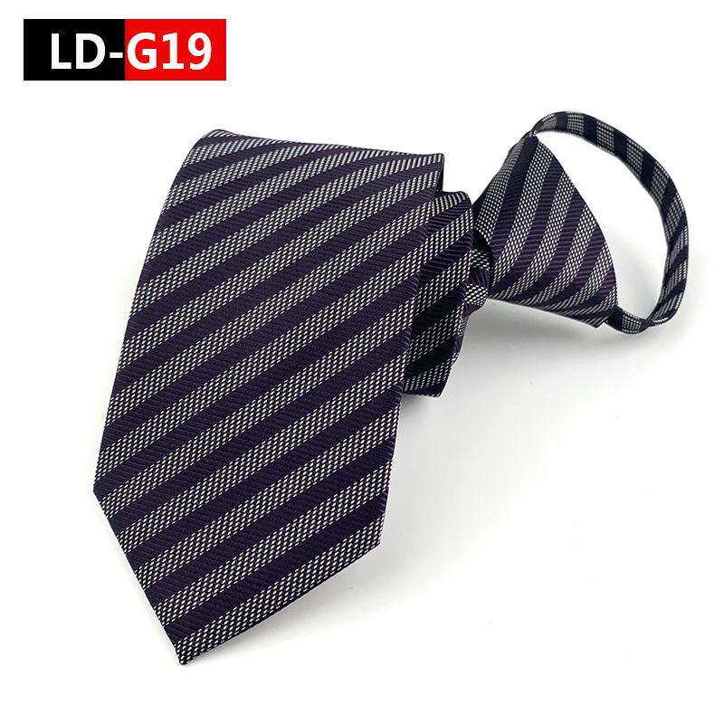 

Стильный и уникальный мужской полосатый галстук на молнии, не требующий завязывания, идеально подходит к костюмам.