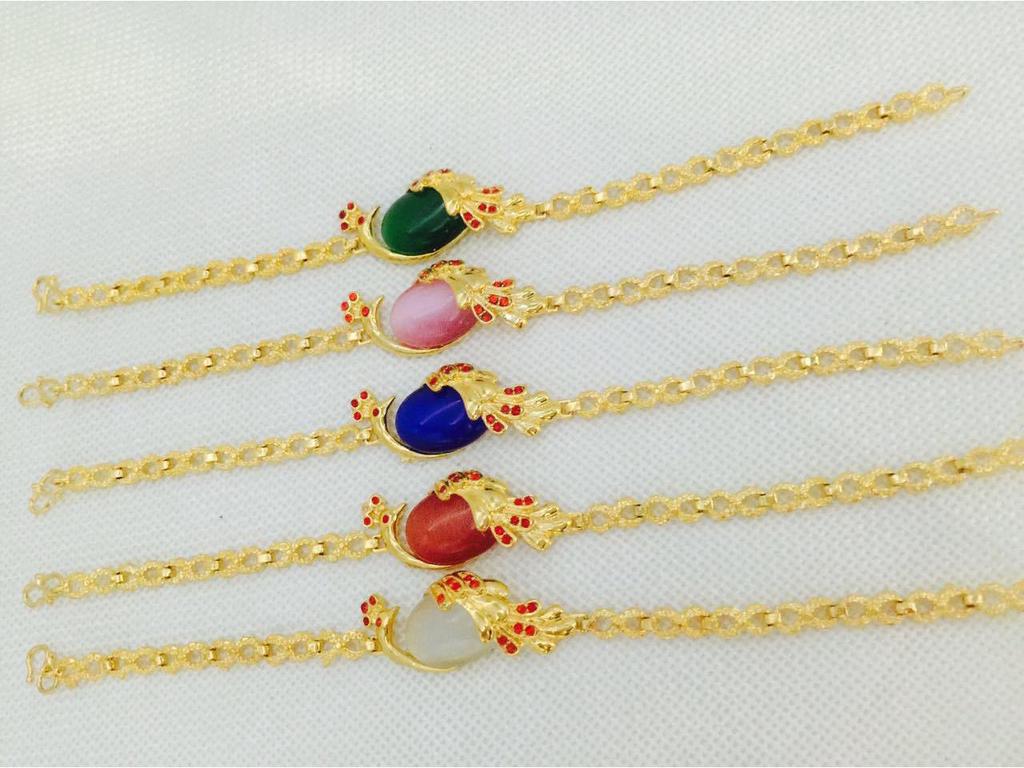 European Gold-Plated Women's Necklace & Bracelet Set with Cat's Eye Peacock Pendant Jewelry