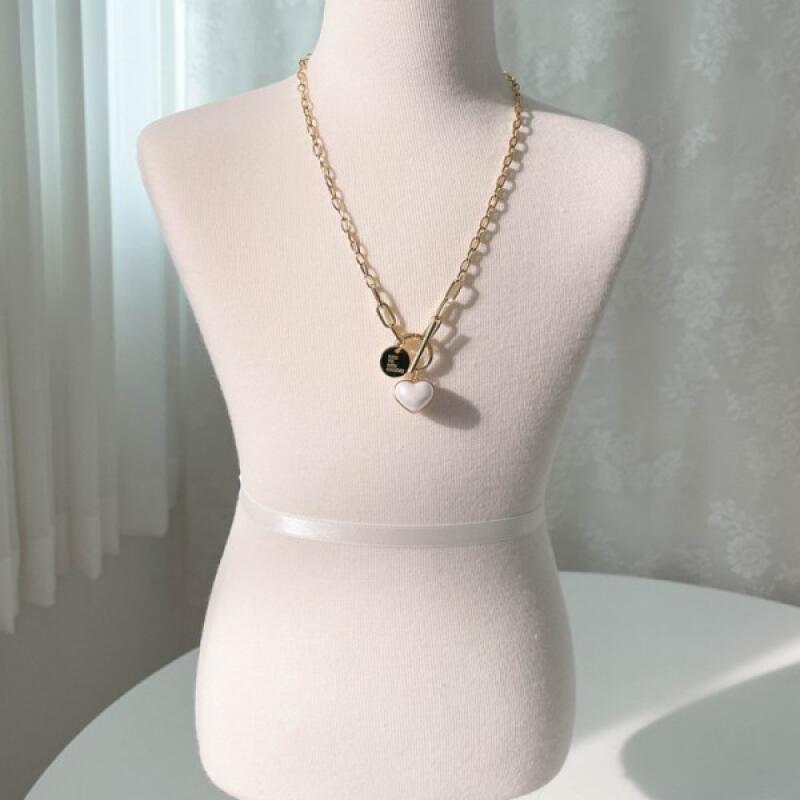

White Heart Plump Gold Chain Necklace