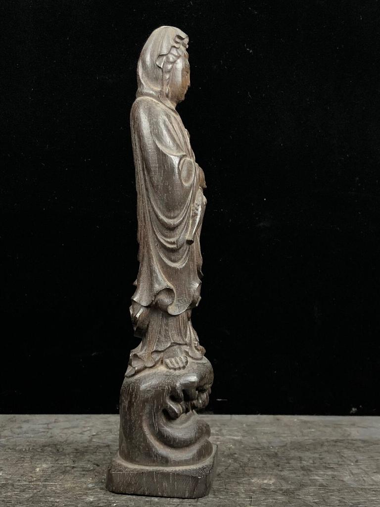 Sammlung Chinesisches Natürliches Ebenholz Holzschnitzerei Kwan-yin Statue Holzskulptur