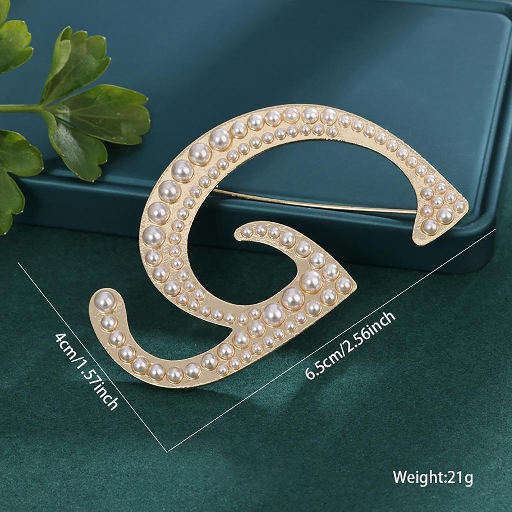 Pearl Alphabet Brooches: Retro Letter Pins for Clothing and Necklines.