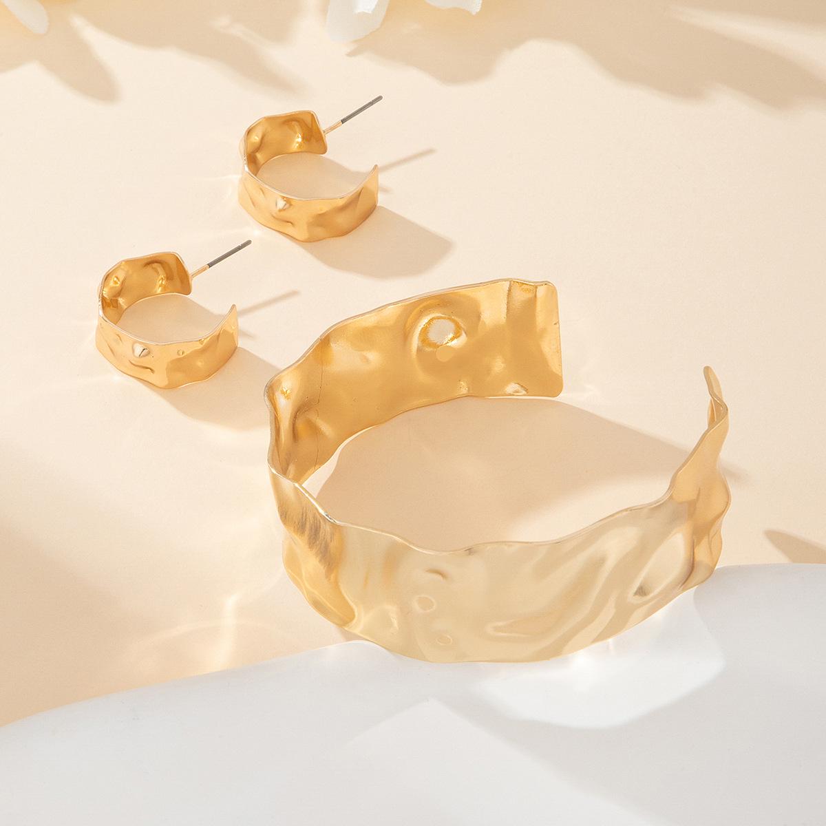 Metallic Wave Texture Lava Surface Women s Stud Earrings & Bracelet Set - Versatile Everyday Fashion