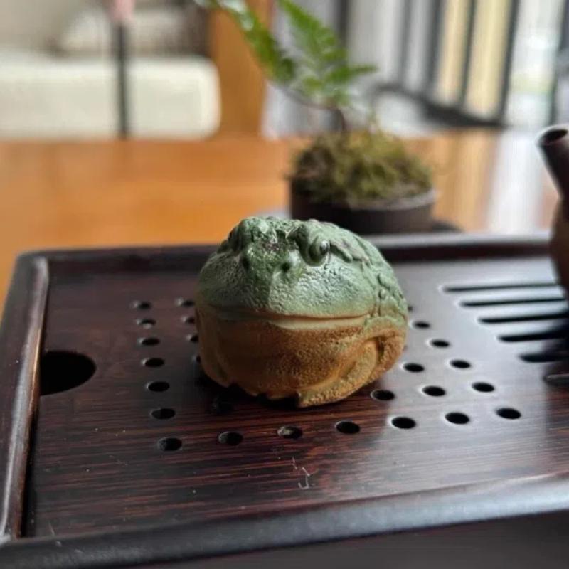 Creative YiXing Clay Horned Frog Tea Pet – Handmade Kung Fu Tea Table & Aquarium Decoration