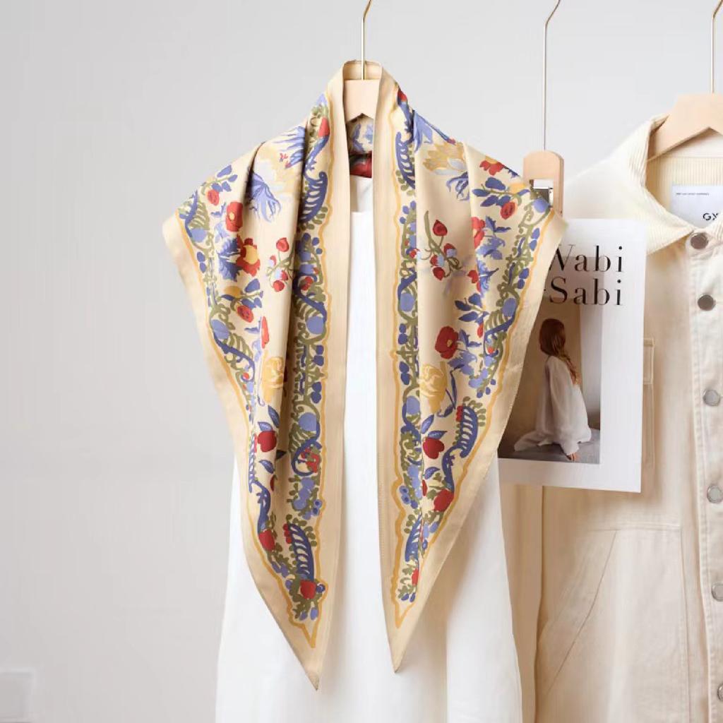 Retro old money wind cashew flower triangle scarf women's fashion high sense versatile decoration outer silk scarf scarf fart curtain tide