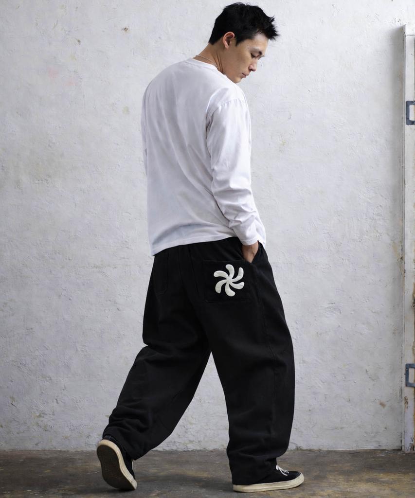 AMOU Spiral One Tuck Sweat Pants Black