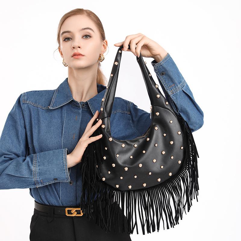 Locomotive Women's Bag European and American Retro Personalized Fringed Bag 2025 New Fashion Trend Women's Simple Shoulder Handbag