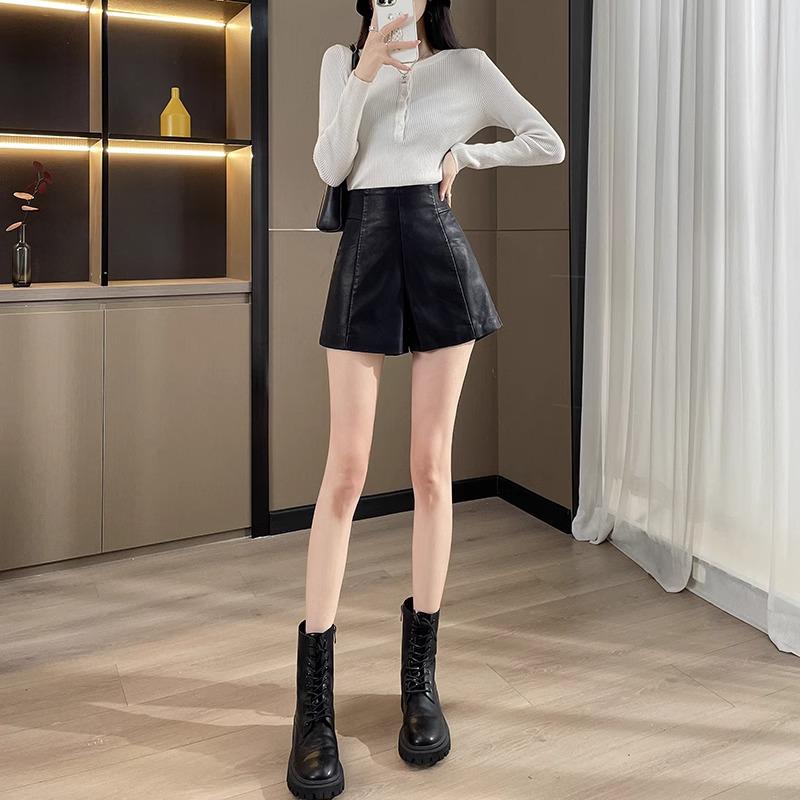 Women's Black PU High-Waist Leather A-Line Shorts - Slim Fit, Wide-Leg, All-Season, Versatile Outdoor Wear.