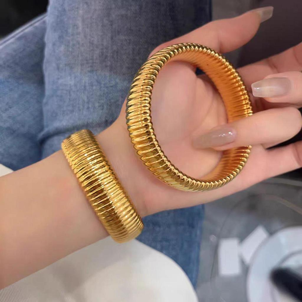Rome Gladiator Soft Bracelet: Retro High-End Fashion, Niche Design, Versatile & Simple.